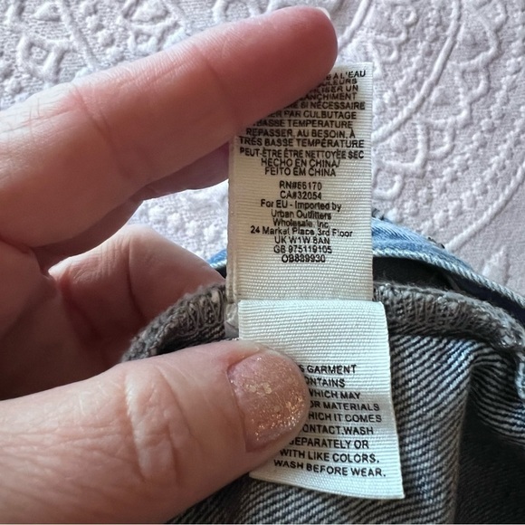 FREE PEOPLE REVOLVE Sofia Light Wash Distressed Denim Shorts size 28 - Picture 5 of 6